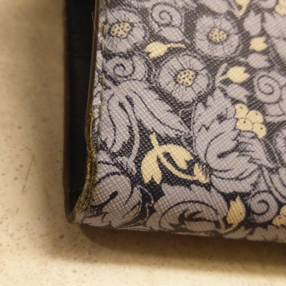 Michael Kors blue floral print bifold wallet - Picture 3 of 5